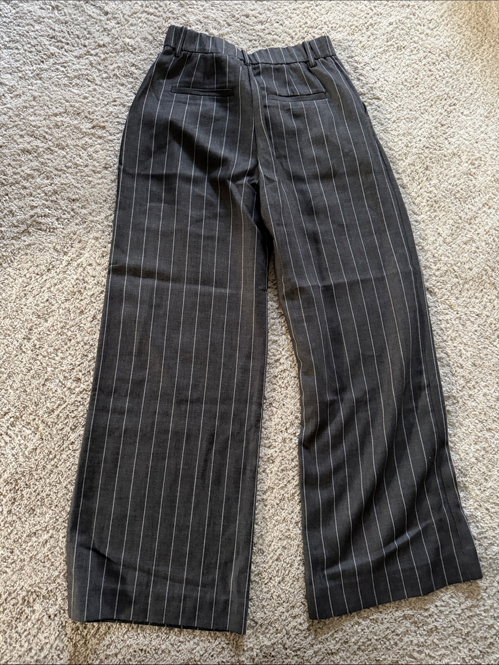 Abercrombie and Fitch grey Pinstripe Wide-Leg Pants - Picture 2 of 2